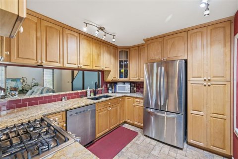 House in Seminole, Florida 4 bedrooms, 154.87 sq.m. № 2151549 - photo 12