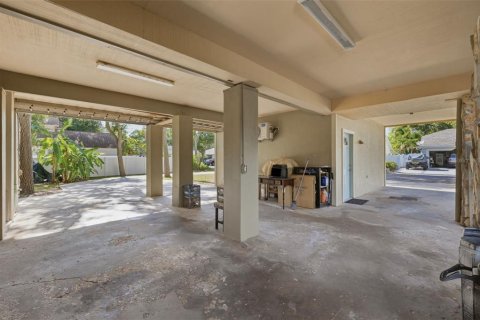 House in Seminole, Florida 4 bedrooms, 154.87 sq.m. № 2151549 - photo 20