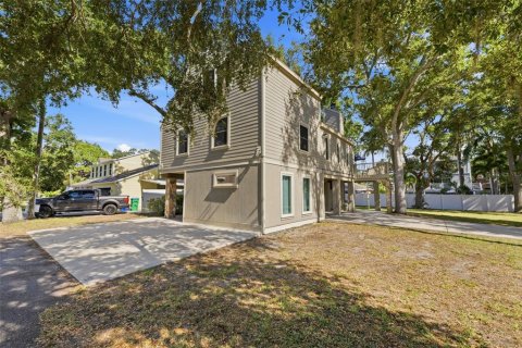 House in Seminole, Florida 4 bedrooms, 154.87 sq.m. № 2151549 - photo 10