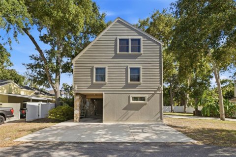 House in Seminole, Florida 4 bedrooms, 154.87 sq.m. № 2151549 - photo 11