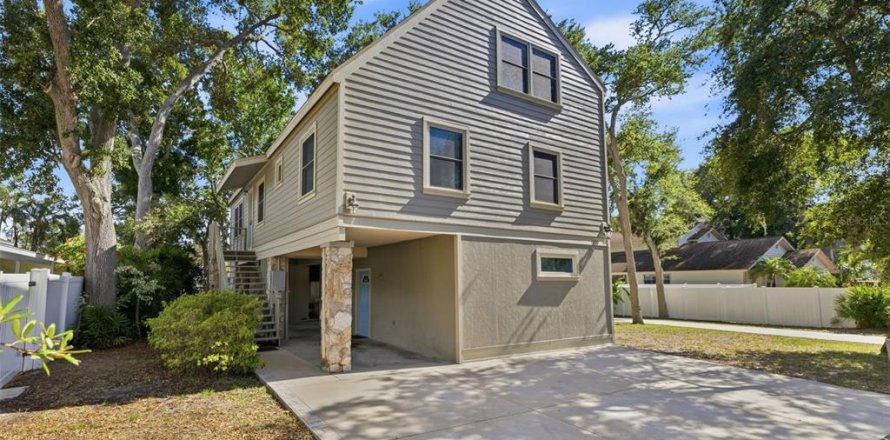 House in Seminole, Florida 4 bedrooms, 154.87 sq.m. № 2151549