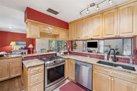 House in Seminole, Florida 4 bedrooms, 154.87 sq.m. № 2151549 - photo 5