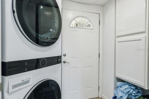 House in Seminole, Florida 4 bedrooms, 154.87 sq.m. № 2151549 - photo 19