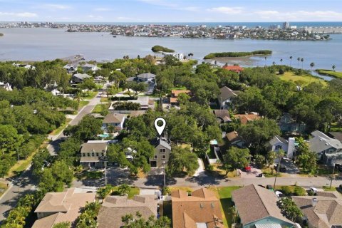 House in Seminole, Florida 4 bedrooms, 154.87 sq.m. № 2151549 - photo 22