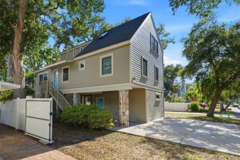 House in Seminole, Florida 4 bedrooms, 154.87 sq.m. № 2151549 - photo 9