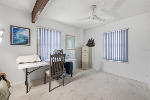 House in Seminole, Florida 4 bedrooms, 154.87 sq.m. № 2151549 - photo 15
