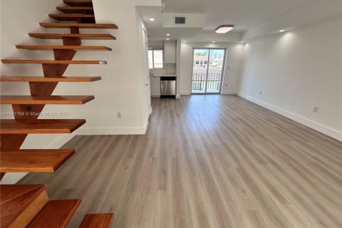 Townhouse in Miami, Florida 2 bedrooms, 92.9 sq.m. № 1834080 - photo 2