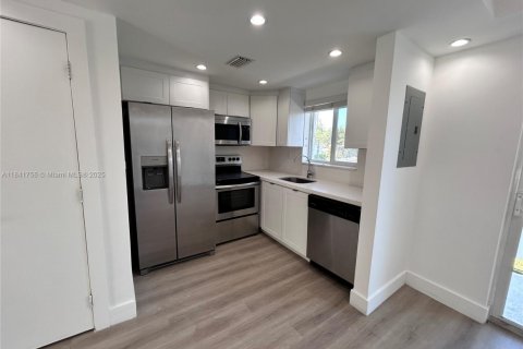 Townhouse in Miami, Florida 2 bedrooms, 92.9 sq.m. № 1834080 - photo 5