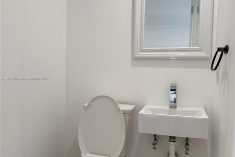 Townhouse in Miami, Florida 2 bedrooms, 92.9 sq.m. № 1834080 - photo 10