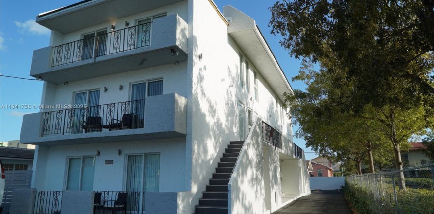 Townhouse in Miami, Florida 2 bedrooms, 92.9 sq.m. № 1834080