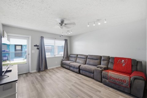 Condo in Apollo Beach, Florida, 1 bedroom № 2237914 - photo 9