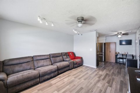 Condo in Apollo Beach, Florida, 1 bedroom № 2237914 - photo 8