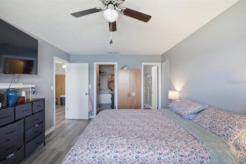 Condo in Apollo Beach, Florida, 1 bedroom № 2237914 - photo 16