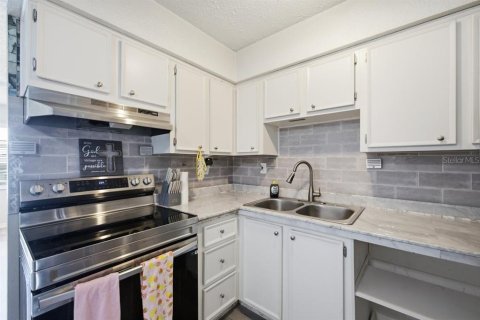 Condo in Apollo Beach, Florida, 1 bedroom № 2237914 - photo 11