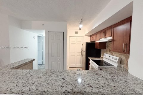 Condo in Pembroke Pines, Florida, 3 bedrooms  № 2087155 - photo 15