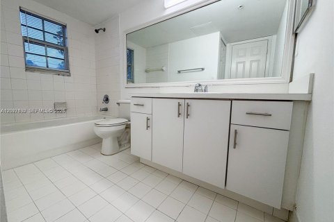 Condo in Pembroke Pines, Florida, 3 bedrooms  № 2087155 - photo 5