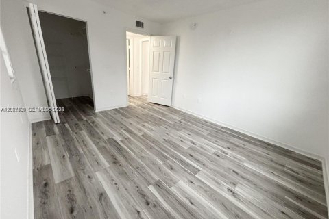 Condo in Pembroke Pines, Florida, 3 bedrooms  № 2087155 - photo 8