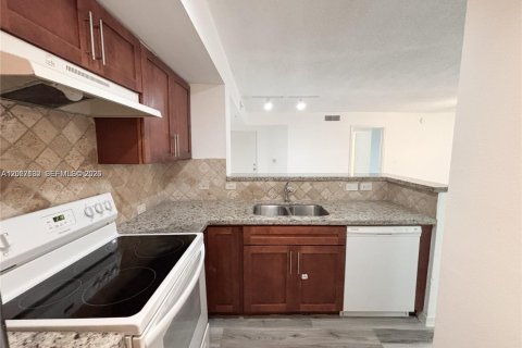 Condo in Pembroke Pines, Florida, 3 bedrooms  № 2087155 - photo 20