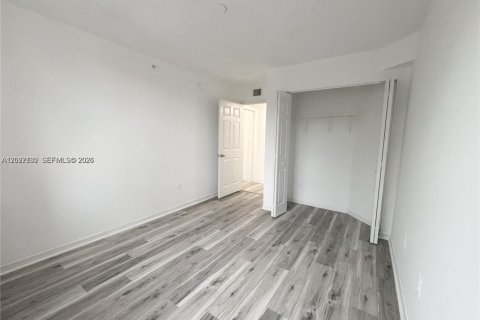 Condo in Pembroke Pines, Florida, 3 bedrooms  № 2087155 - photo 16
