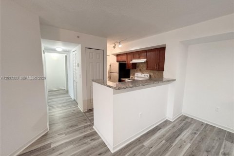 Condo in Pembroke Pines, Florida, 3 bedrooms  № 2087155 - photo 14