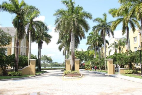 Condo in Pembroke Pines, Florida, 3 bedrooms  № 2087155 - photo 22