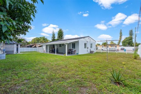 Casa en venta en Miami Gardens, Florida, 3 dormitorios, 86.96 m2 № 2027576 - foto 7