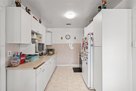 Casa en venta en Miami Gardens, Florida, 3 dormitorios, 86.96 m2 № 2027576 - foto 4