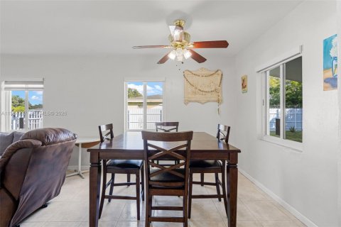 Casa en venta en Miami Gardens, Florida, 3 dormitorios, 86.96 m2 № 2027576 - foto 17