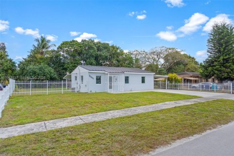 Casa en venta en Miami Gardens, Florida, 3 dormitorios, 86.96 m2 № 2027576 - foto 12