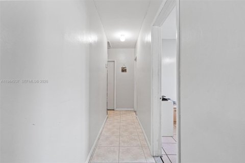 Casa en venta en Miami Gardens, Florida, 3 dormitorios, 86.96 m2 № 2027576 - foto 21