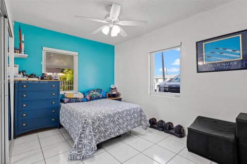 Casa en venta en Miami Gardens, Florida, 3 dormitorios, 86.96 m2 № 2027576 - foto 24