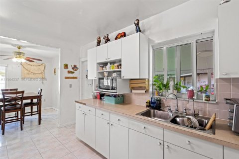 Casa en venta en Miami Gardens, Florida, 3 dormitorios, 86.96 m2 № 2027576 - foto 20