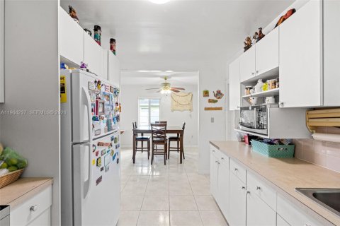 Casa en venta en Miami Gardens, Florida, 3 dormitorios, 86.96 m2 № 2027576 - foto 19