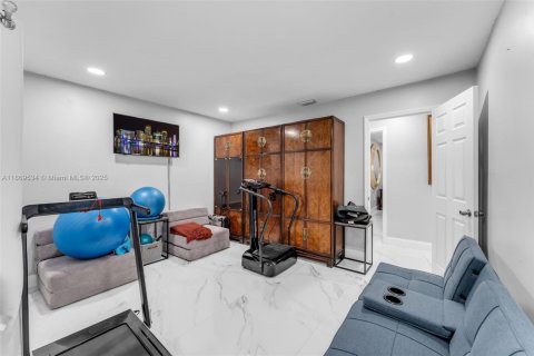 Villa ou maison à vendre à Miami, Floride: 4 chambres, 141.21 m2 № 1896779 - photo 13