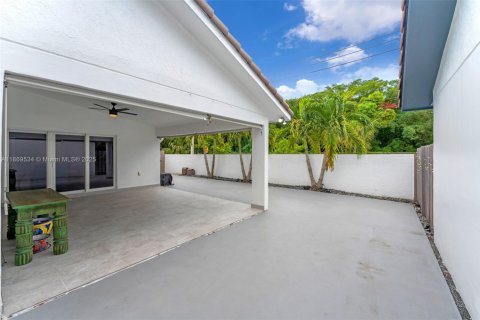 Villa ou maison à vendre à Miami, Floride: 4 chambres, 141.21 m2 № 1896779 - photo 17