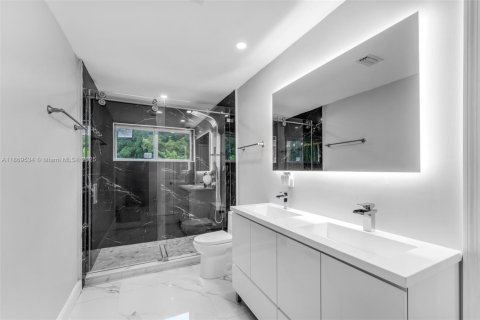 Villa ou maison à vendre à Miami, Floride: 4 chambres, 141.21 m2 № 1896779 - photo 11
