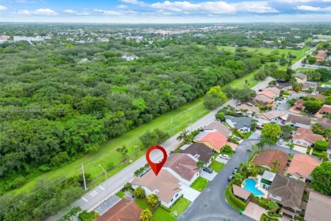 Villa ou maison à vendre à Miami, Floride: 4 chambres, 141.21 m2 № 1896779 - photo 20