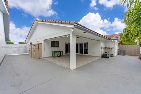 Villa ou maison à vendre à Miami, Floride: 4 chambres, 141.21 m2 № 1896779 - photo 18