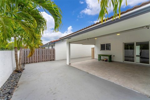 Villa ou maison à vendre à Miami, Floride: 4 chambres, 141.21 m2 № 1896779 - photo 19