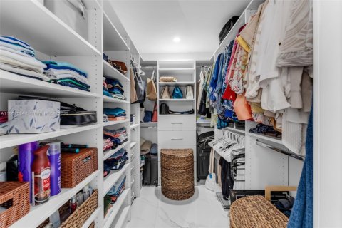 Villa ou maison à vendre à Miami, Floride: 4 chambres, 141.21 m2 № 1896779 - photo 12