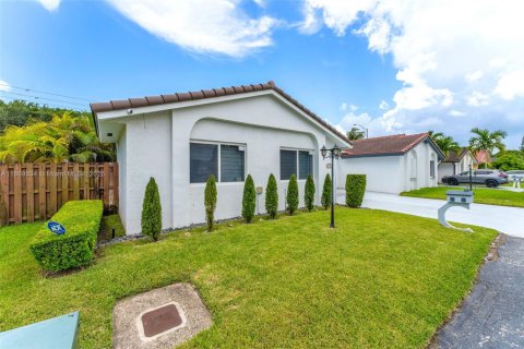 Villa ou maison à vendre à Miami, Floride: 4 chambres, 141.21 m2 № 1896779 - photo 26