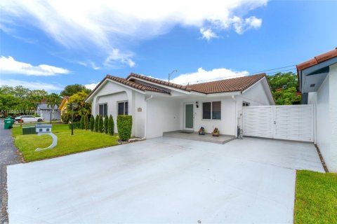 Villa ou maison à vendre à Miami, Floride: 4 chambres, 141.21 m2 № 1896779 - photo 25