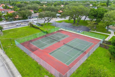 Villa ou maison à vendre à Miami, Floride: 4 chambres, 141.21 m2 № 1896779 - photo 23
