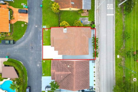 Villa ou maison à vendre à Miami, Floride: 4 chambres, 141.21 m2 № 1896779 - photo 21