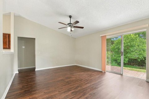 Villa ou maison à louer à Deltona, Floride: 3 chambres, 151.15 m2 № 2386095 - photo 3