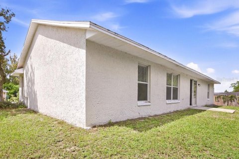 Villa ou maison à louer à Deltona, Floride: 3 chambres, 151.15 m2 № 2386095 - photo 16