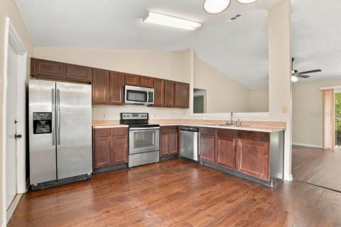 Villa ou maison à louer à Deltona, Floride: 3 chambres, 151.15 m2 № 2386095 - photo 9