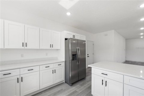 Villa ou maison à louer à Clermont, Floride: 3 chambres, 131.27 m2 № 2381168 - photo 10