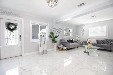Casa en venta en Tampa, Florida, 5 dormitorios, 225.47 m2 № 1856704 - foto 4