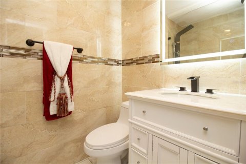 Casa en venta en Tampa, Florida, 5 dormitorios, 225.47 m2 № 1856704 - foto 21